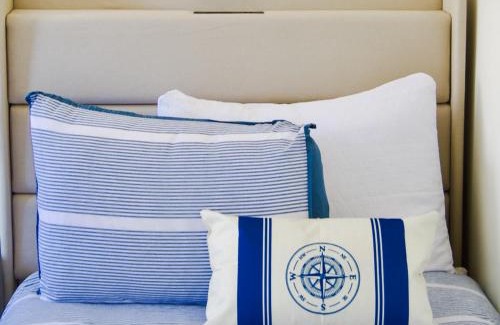 Malletts Bay Villa | The H Cottage - free mooring - beach access