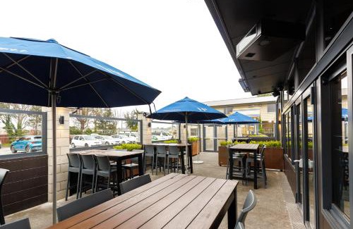 Halswell Hotel | The Halswell