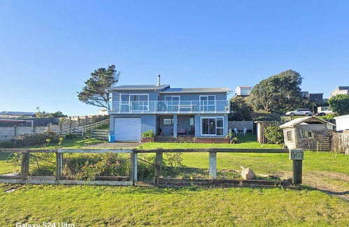 Pukehina House | The Happy Anchor Holiday Home