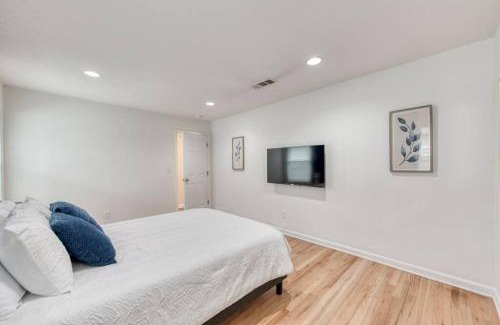 Fig Garden Apartment | The Happy Hideaway 1BR Unit