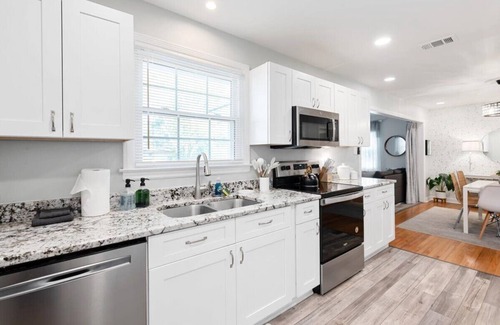 Savannah House | The Happy Hideaway-Lake Mayer Southside Savannah