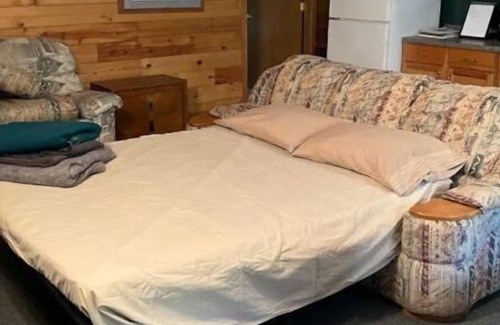Winter Cabin | The Happy Porcupine Cottage - ATV, Hiking, Fishing, Relaxation and Supper Clubs!