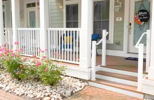 Sunset Island House | The Harbor House-Bayside-Pool-2 Blocks from Beach