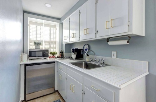 Historic Downtown Savannah Apartment | The Harcourt Manor - Historic Garden Apartment