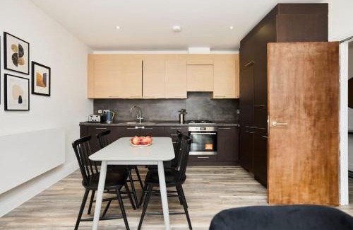 Harlesden Apartment | The Harlesden Breakout - Glamorous 2BDR Flat