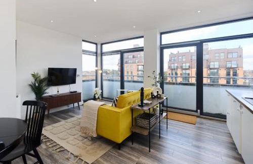 Harlesden Apartment | The Harlesden Classic - Lovely 2BDR Flat with Balcony
