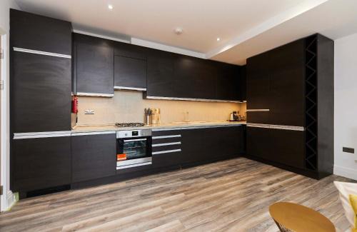 Harlesden Apartment | The Harlesden Escape - Spacious 3BDR Flat with Balcony