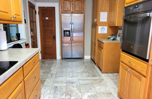 Hot Springs Apartment | The Harrell House with Jacuzzi Tub - Dog Friendly