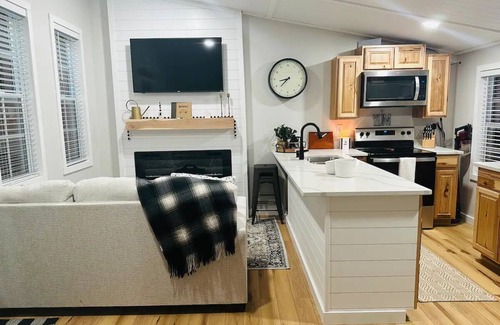Logan House | The Hart of Hocking Hills (The Coop)