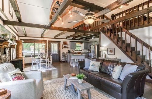 Suches Cabin | ★The Hatch★ Cabin on Trout River w/Hot Tub, Pet/Kid Friendly