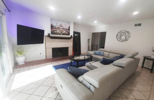 Woodland Hills Bed & Breakfast | The Hathaway Suites