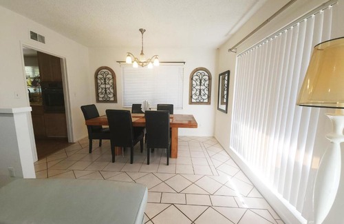 Woodland Hills Bed & Breakfast | The Hathaway Suites