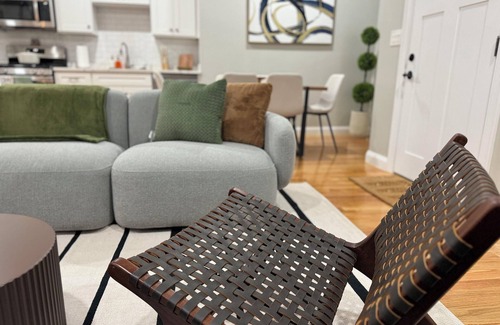 Egleston Square Apartment | The Haven - 3BR2BA Central & Cozy Retreat/Near T