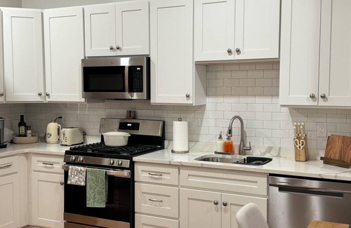 Egleston Square Apartment | The Haven - 3BR2BA Central & Cozy Retreat/Near T