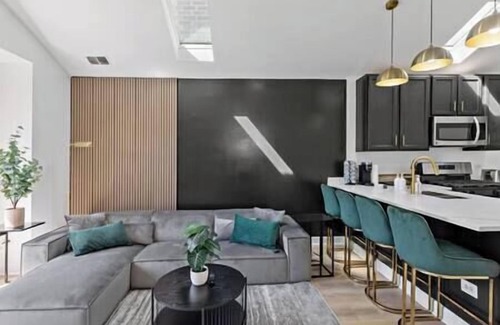 Near West Side Apartment | The Haven near Downtown, Medical District and United Center