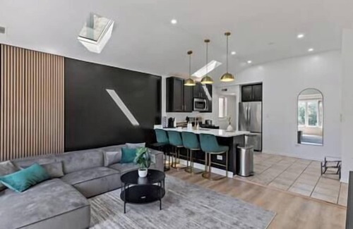 Near West Side Apartment | The Haven near Downtown, Medical District and United Center