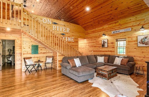 Doniphan Cabin | The Hawks Nest Cabin on Current River in Doniphan