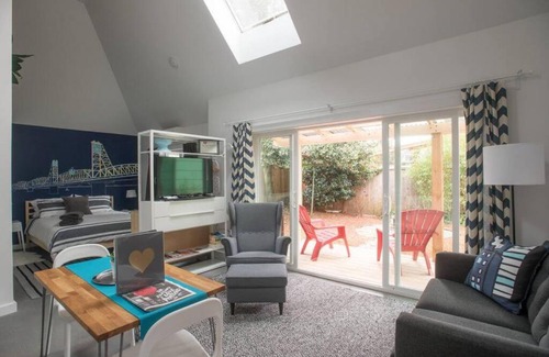 Sunnyside House | The Hawthorne Hideaway
