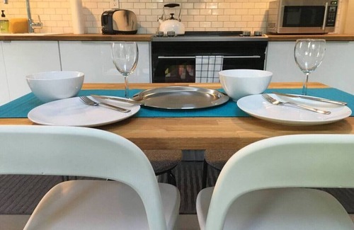 Sunnyside House | The Hawthorne Hideaway