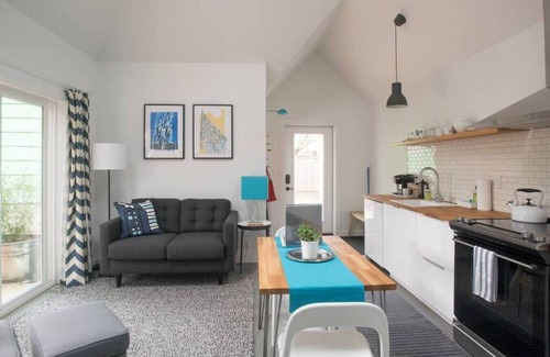 Sunnyside House | The Hawthorne Hideaway