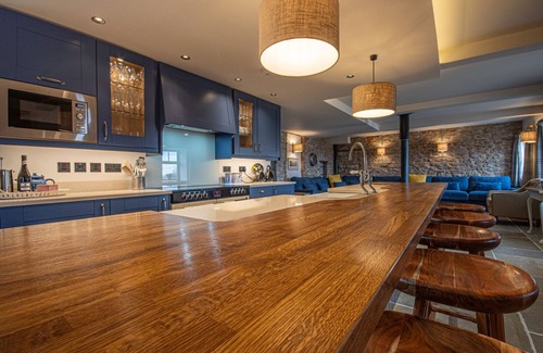 Sheldon Cottage | The Hayloft Sleeping 12 people comfortably in 6 bedrooms,
