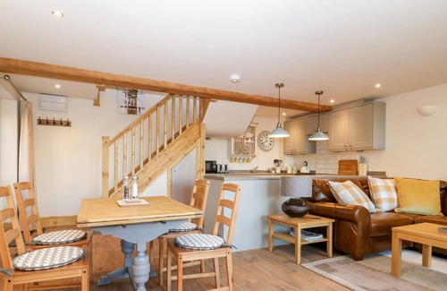 Spofforth Cottage | THE HAYLOFT, romantic, with a garden in Spofforth