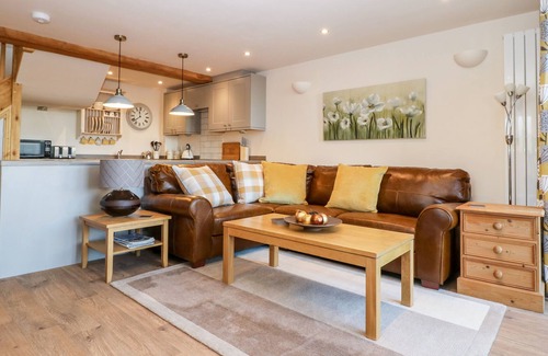 Spofforth Cottage | THE HAYLOFT, romantic, with a garden in Spofforth