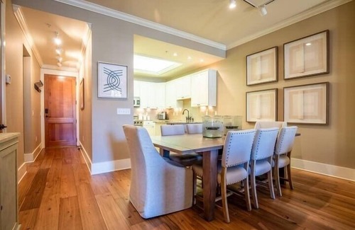 Oxford House | The HC, 2BR Urban Escape by Velvet Ditch Villas