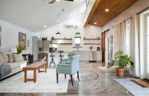 North Charleston Apartment | The Heart of Park Circle Clerestory Guest House Studio