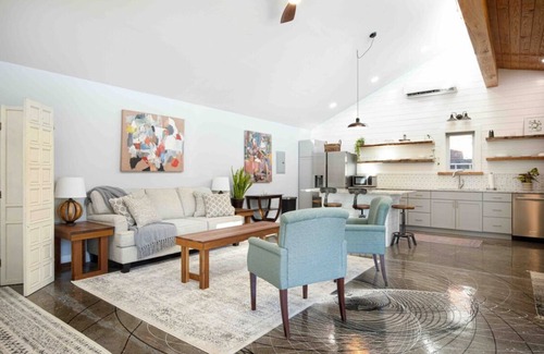 North Charleston Apartment | The Heart of Park Circle Clerestory Guest House Studio