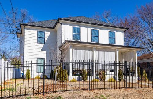 Atlanta House | The Heights Compound Near Mercedes Benz Stadium