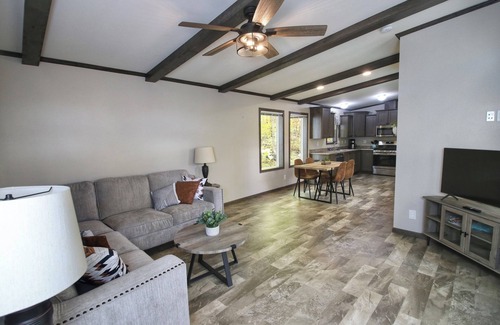 Carlsville Cabin | The Hein Cottage-Beautiful 2 bedroom hideaway in the heart of DC