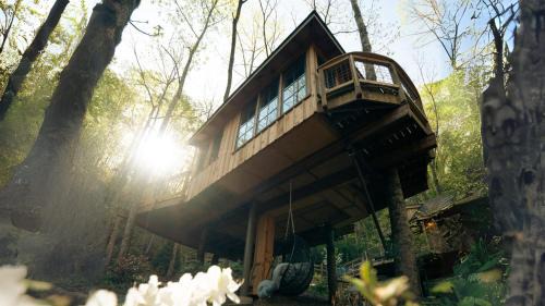Gatlinburg House | The Hemlock in Treehouse Grove at Norton Creek
