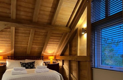 Ware House | The Hen House: Cosy Retreat, Scenic Countryside