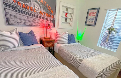 Berkeley House | THE HEN HOUSE! Walk to buzzing restaurants bars and shopping on Tennyson!