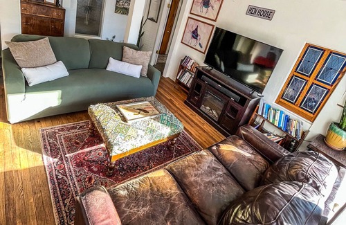 Berkeley House | THE HEN HOUSE! Walk to buzzing restaurants bars and shopping on Tennyson!