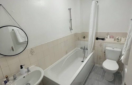 Dartford House | The Herald ! 3 Bedroom Lovely House Apartment Dartford-7 Minutes From Bluewater