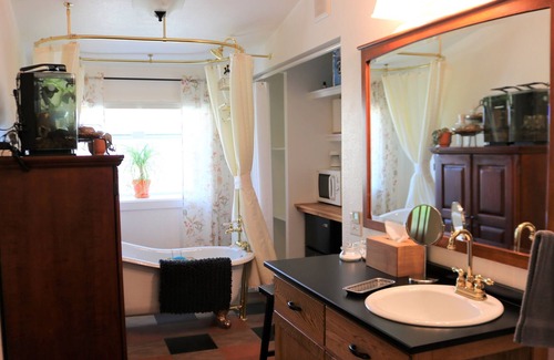 Tropic House | The Heritage Room at River Stone Inn at Bryce