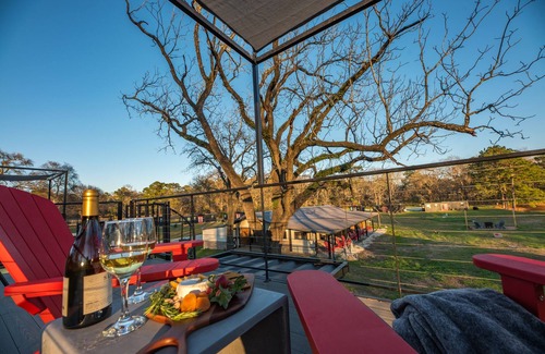 Willis House | The Hickory: 2 mins to Lake Conroe! Rooftop deck, Heated Pool, Fire Pit