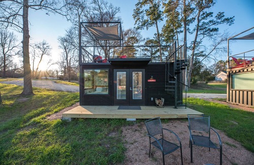 Willis House | The Hickory: 2 mins to Lake Conroe! Rooftop deck, Heated Pool, Fire Pit