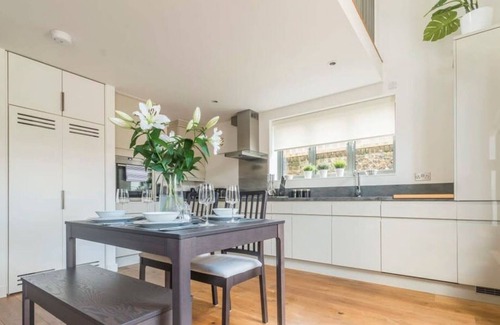 Henley Ski Chalet | The Hidden Courtyard In The Heart Of Henley