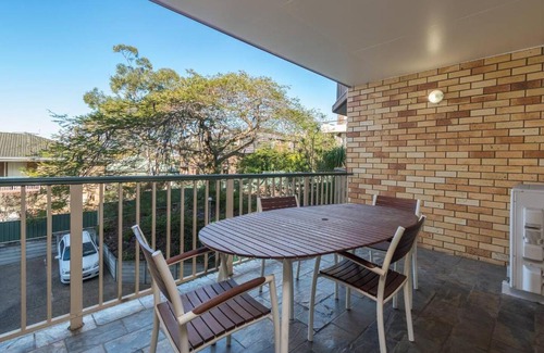 Auchenflower Apartment | The Hidden Flower - A Spacious Poolside Abode