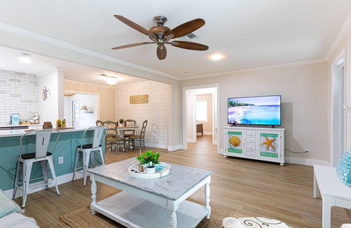 Lake Worth House | The Hidden Gem - 2 bedroom -Close to Beach