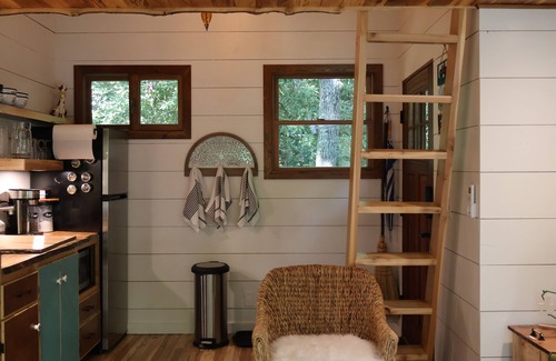 Elizabethton Cabin | The Hidden Hemlock Treehouse: Sleep cozy among the trees with a waterfall view