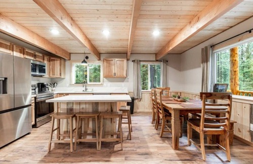 Island Park Cabin | The Hidden Stag | Firepit | 35 mins to Yellowstone