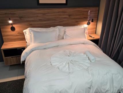 Sandown House | The Hide on Aston-Sandton