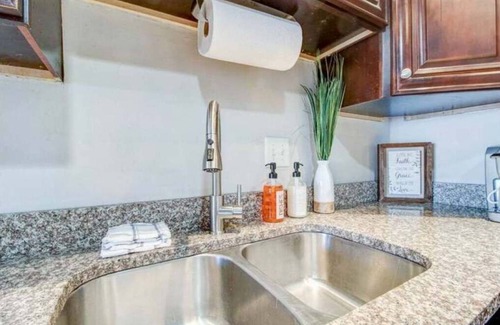 Norfolk - Virginia Beach House | The Hideaway! 3BR Retreat Home Near VB Town Center