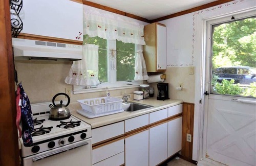 Plymouth Cottage | The Hideaway at White Horse