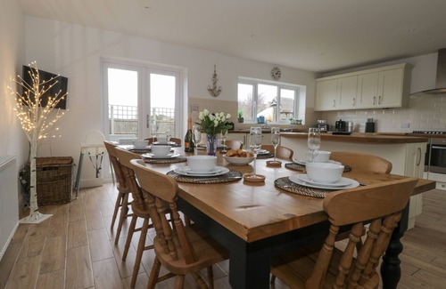 New Romney Cottage | THE HIDEAWAY BEACH HOUSE, family friendly in Littlestone-On-Sea
