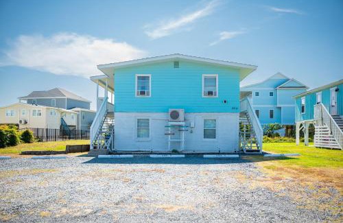 Yaupon Beach Apartment | The Hideaway by Oak Island Accommodations